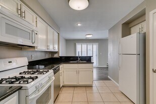 190 Renville Ct in Henderson, NV - Building Photo