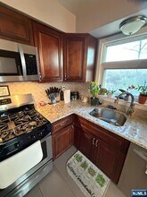 106 Rochelle Pkwy in Saddle Brook, NJ - Foto de edificio - Building Photo