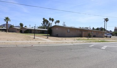 Mountain Manor (por) in Phoenix, AZ - Foto de edificio - Building Photo