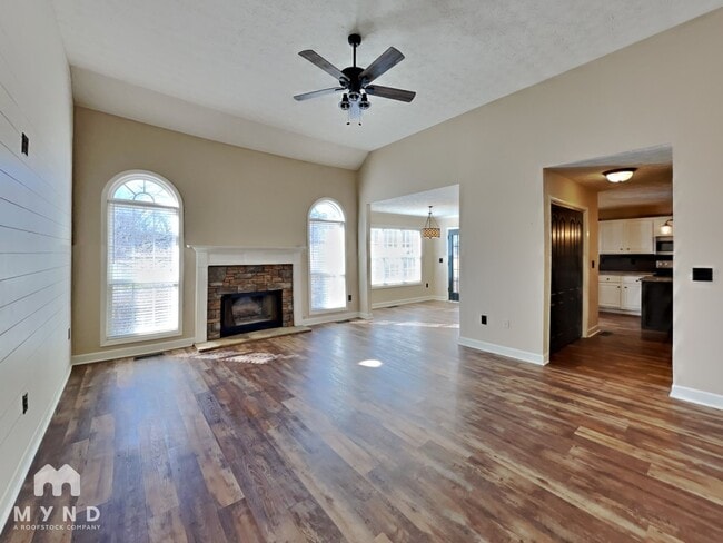 328 John Gordon Pl in Carrollton, GA - Foto de edificio - Building Photo