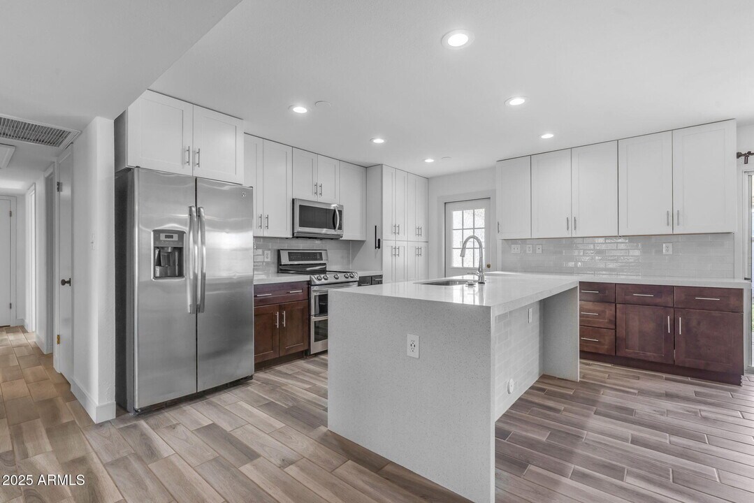 2447 E La Jolla Dr in Tempe, AZ - Building Photo
