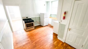 462 Railroad St in St Johnsbury, VT - Building Photo