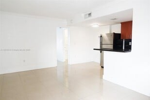 3901 SW 112th Ave, Unit 17 in Miami, FL - Building Photo