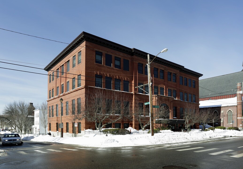 Cedar House in Manchester, NH - Building Photo