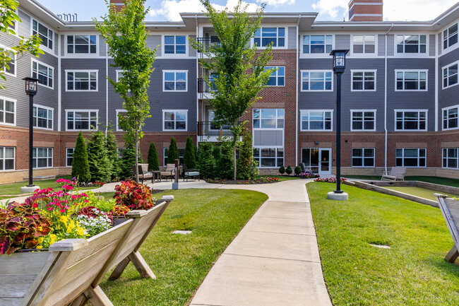 Verena at Hilliard - 55+ Community in Hilliard, OH - Building Photo - Building Photo