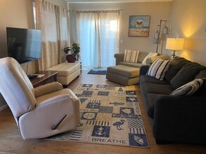 1159 Montauk Ln in Ventura, CA - Foto de edificio - Building Photo