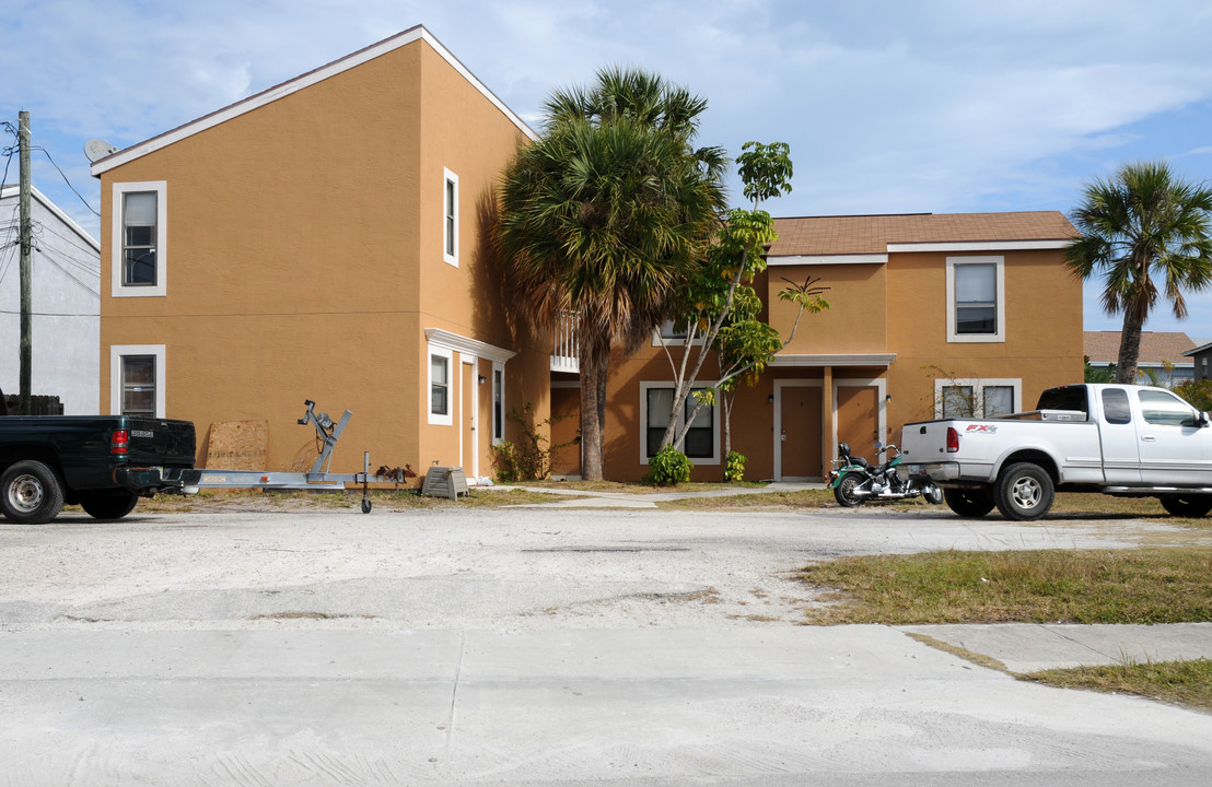 642 Eldorado in Fort Pierce, FL - Building Photo