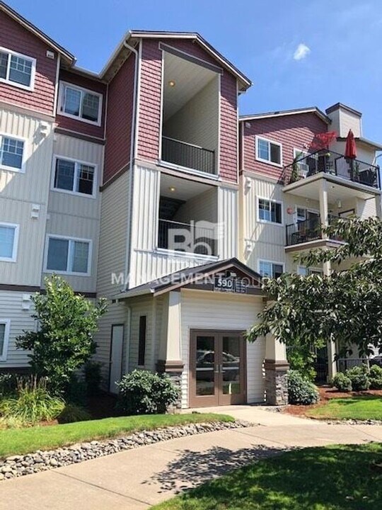 590 NW Lost Springs Terrace in Portland, OR - Building Photo
