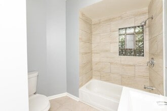 1022 W Fry St in Chicago, IL - Building Photo - Building Photo