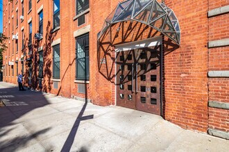 29 Tiffany Pl in Brooklyn, NY - Building Photo - Building Photo