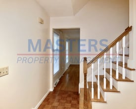 532 Dussel Dr in Maumee, OH - Building Photo - Building Photo