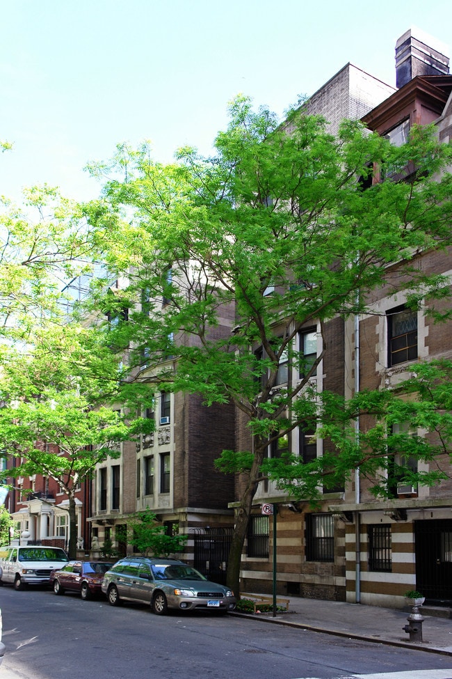 303-307 W 92nd St in New York, NY - Foto de edificio - Building Photo