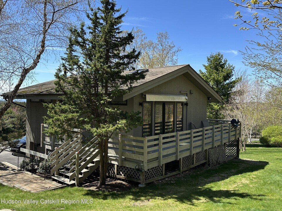 238 Kelly Rd in New Lebanon, NY - Building Photo