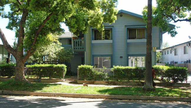 556 Catalina Ave in Pasadena, CA - Building Photo - Building Photo