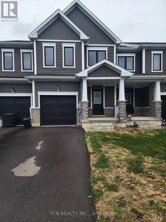 42 Ever Sweet Wy in Thorold, ON - Building Photo