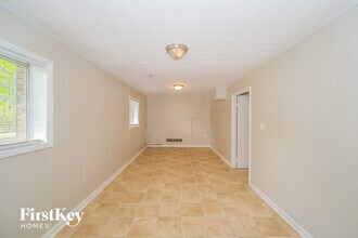 6952 W Fayetteville Rd in Riverdale, GA - Building Photo - Building Photo