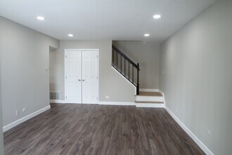 411 Stevenson Pl in Vernon Hills, IL - Building Photo - Building Photo