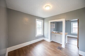 2257 E 80th St in Cleveland, OH - Building Photo - Building Photo