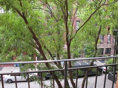521 E 5th St in New York, NY - Building Photo