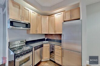 330 E 35th St in New York, NY - Building Photo - Building Photo