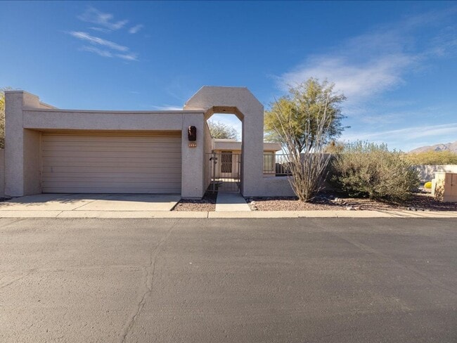 property at 3559 N Briarwood Dr