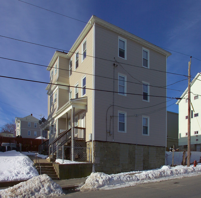 29-31 Nashua St in Fall River, MA - Foto de edificio - Building Photo