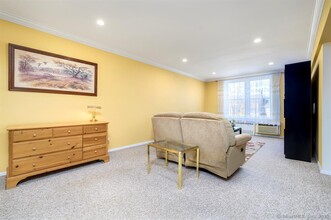7 4th St in Stamford, CT - Building Photo - Building Photo