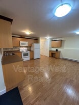 372-372 Hartman Rd in Kelowna, BC - Building Photo
