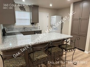 360 Cole Ave in Clovis, CA - Building Photo - Building Photo