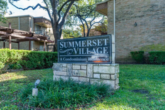 Summerset Village in Dallas, TX - Building Photo - Building Photo