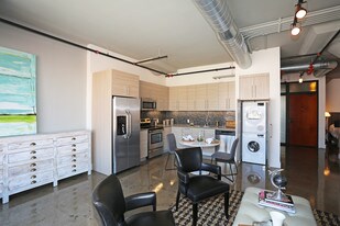 Maxfield Lofts in Los Angeles, CA - Building Photo