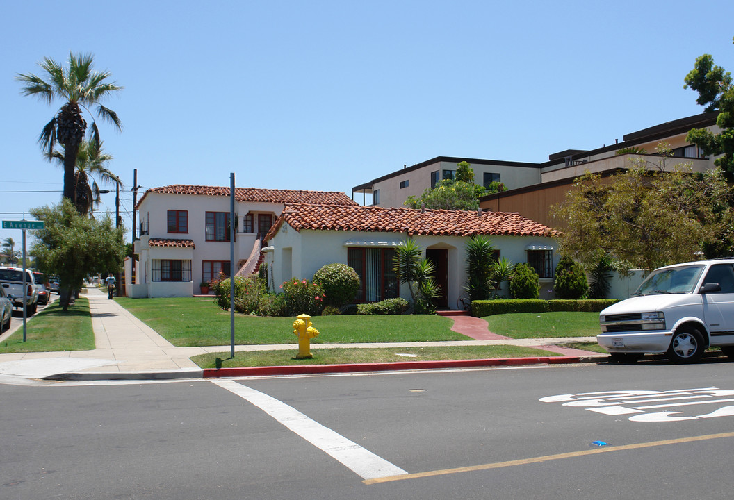 Casa De Anza in Coronado, CA - Building Photo