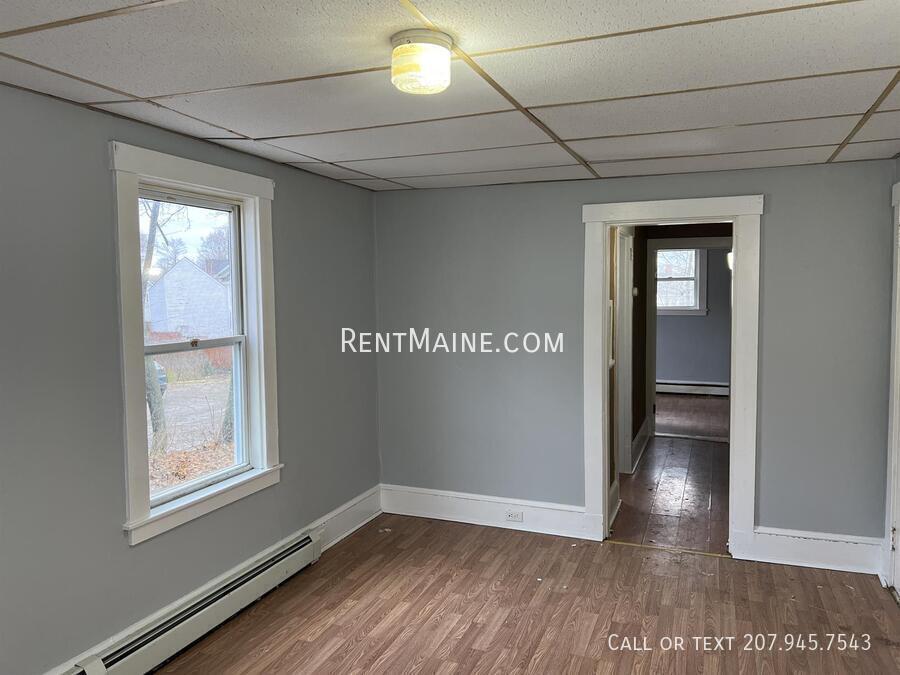402-404 Hammond Street Apt. in Bangor, ME - Building Photo