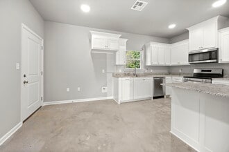 18627 Greenwell Springs Rd in Central, LA - Building Photo - Building Photo