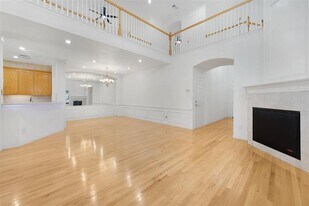 8108 Locust St in Irving, TX - Building Photo