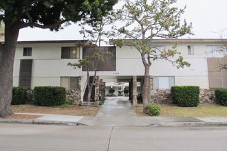 6308 Comstock Ave in Whittier, CA - Foto de edificio - Building Photo