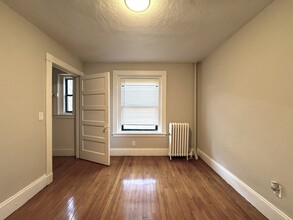 32 Juniper St, Unit 32 in Brookline, MA - Building Photo - Building Photo