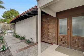 945 Vegas Valley Dr, Unit 62F in Las Vegas, NV - Building Photo - Building Photo