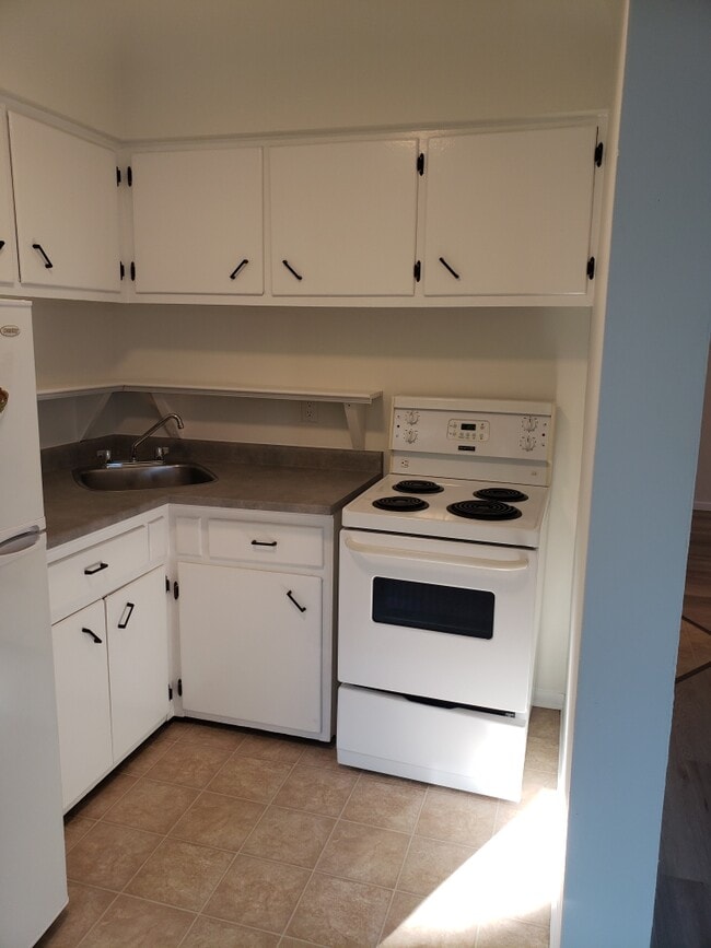 property at 646-646 Admirals Rd