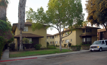 Mount Vernon Manor Apartments in Riverside, CA - Building Photo - Building Photo