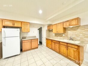 1023 Larch St in Inglewood, CA - Building Photo - Building Photo