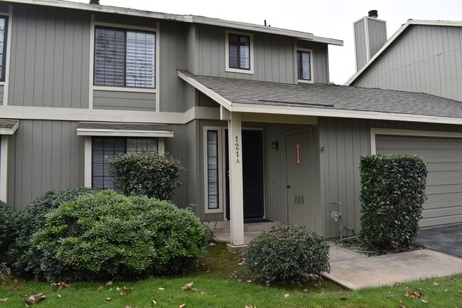 4727 E Alamos Ave in Fresno, CA - Building Photo - Building Photo