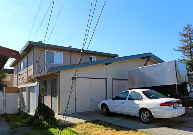 Harris Court in Hayward, CA - Foto de edificio - Building Photo