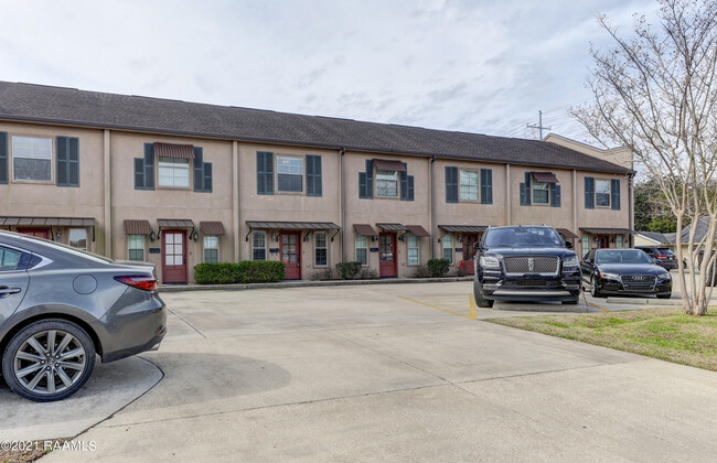 1000 Tulane Ave in Lafayette, LA - Building Photo - Building Photo