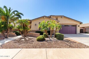 2585 E Carob Dr in Gilbert, AZ - Building Photo