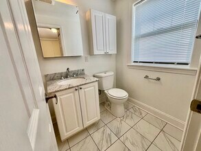 585 Vfw Pky, Unit 1 in Chestnut Hill, MA - Building Photo - Building Photo