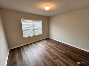 724 Stonemanor in Seguin, TX - Building Photo - Building Photo