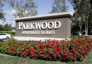 Parkwood Apartment Homes in Irvine, CA - Foto de edificio - Building Photo