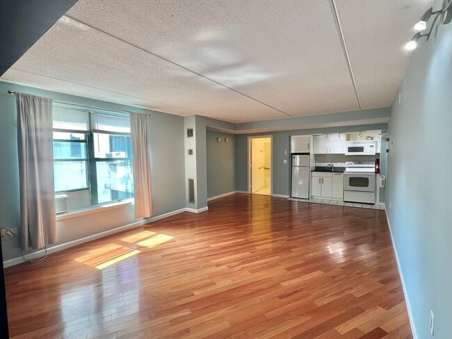 82 Peterborough St, Unit 4H