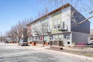 330 W 5th St in Fayetteville, AR - Building Photo